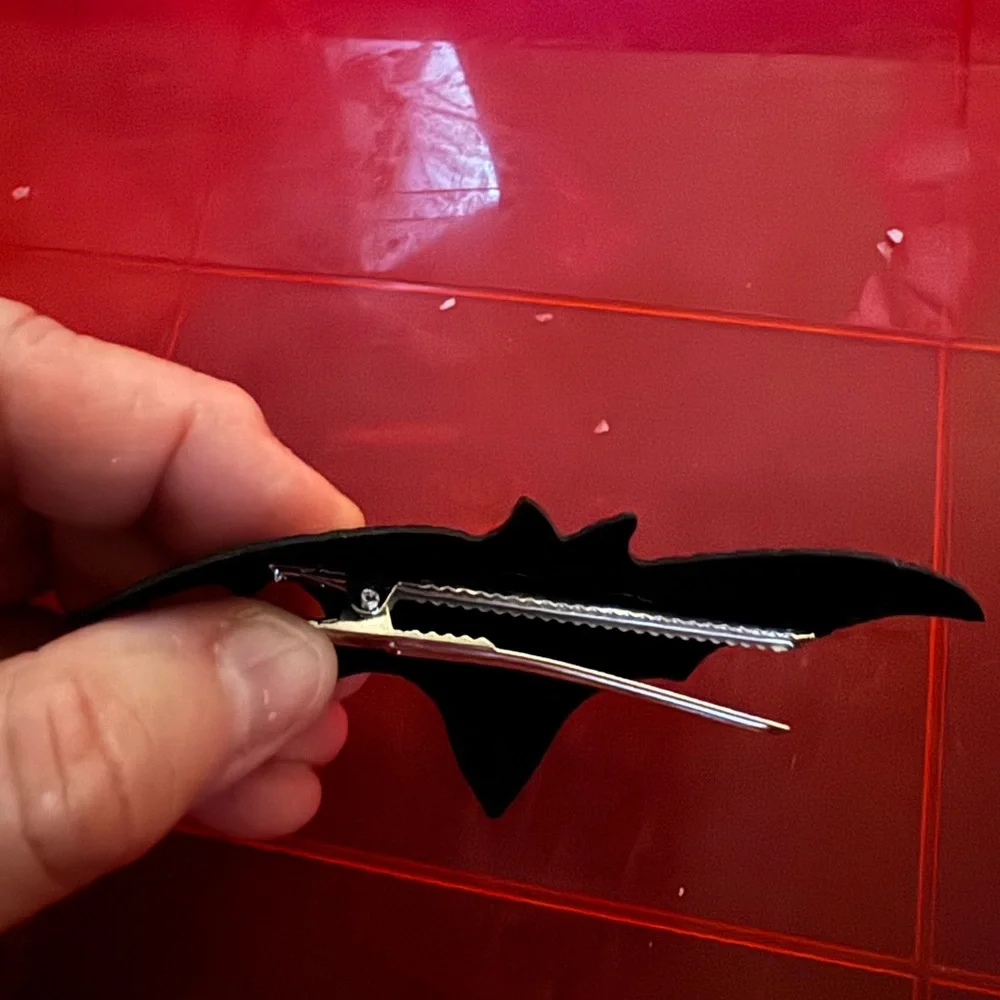 🦇🖤🦇 “BAT TO THE BONE” - BLACK LEATHER BAT HAIR CLIP - PAPARAZZI❗️🦇🖤🦇